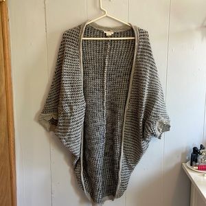 Grey poncho-like wool cartigan